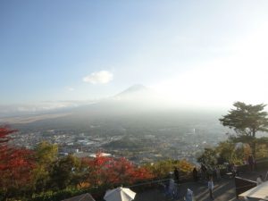 河口湖あたりから見た富士山